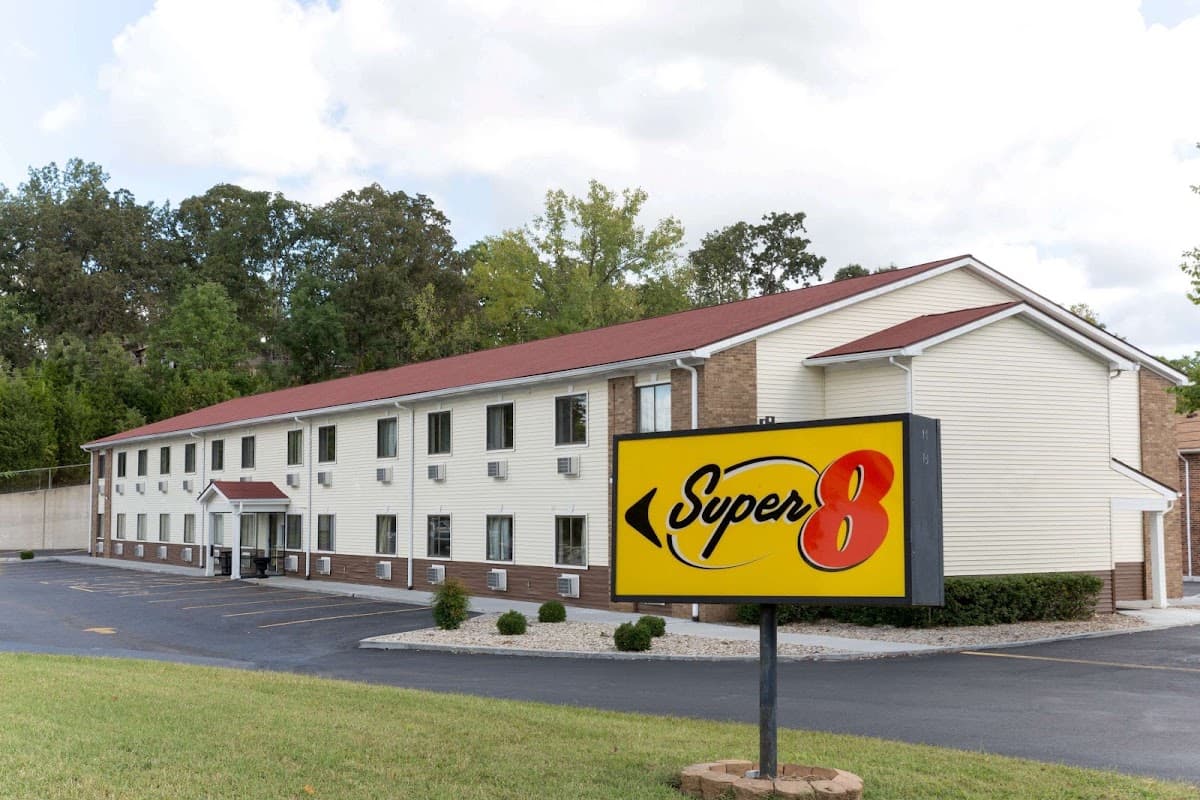 Super 8 by Wyndham Radcliff Ft. Knox Area, Motel in Radcliff