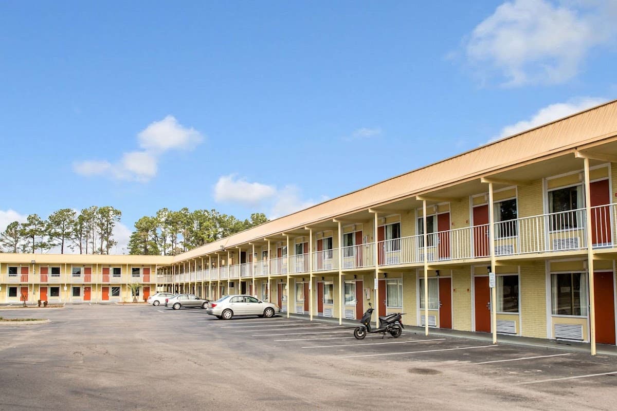 Rodeway Inn & Suites Wilmington North, Motel in Kings Grant