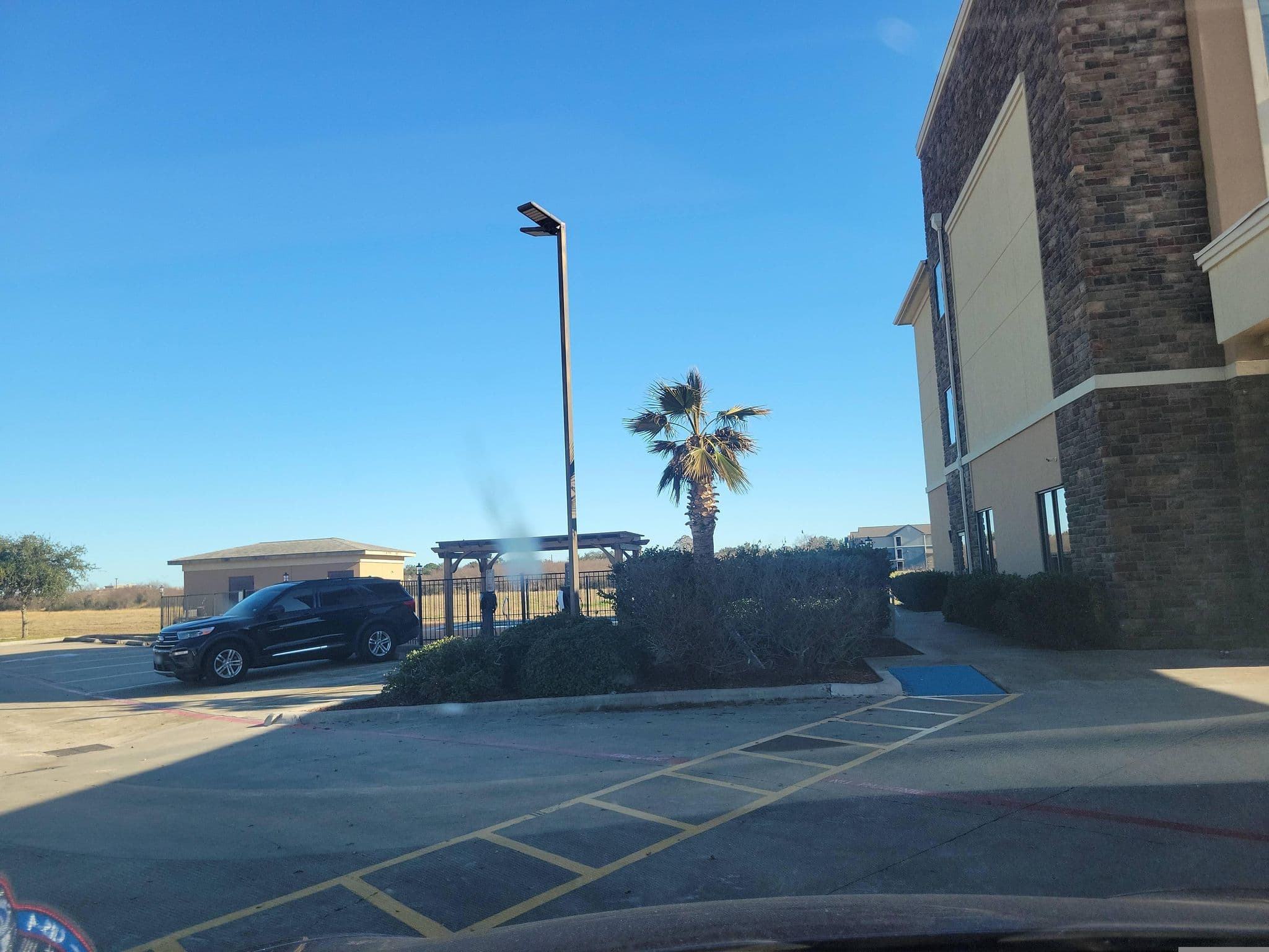Street view near Comfort Inn & Suites, Victoria — © Montrose_Lyle (CC BY-SA · Mapillary)