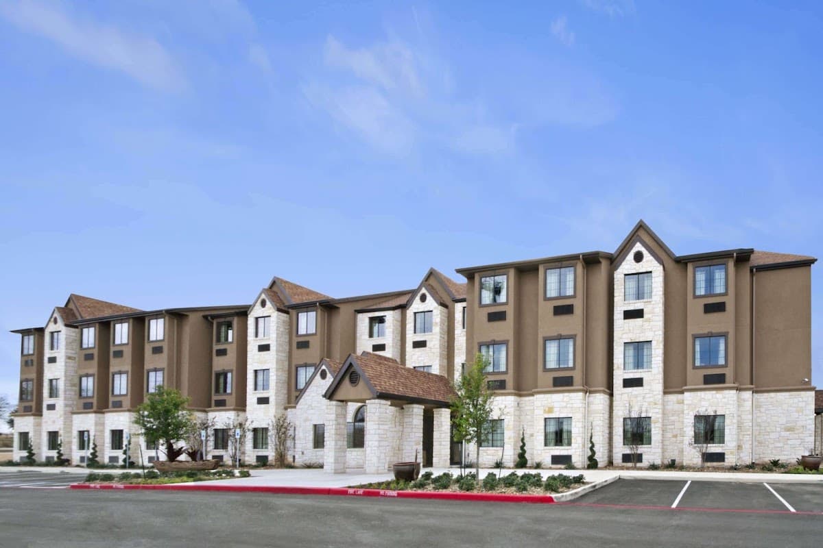 Microtel Inn & Suites by Wyndham Round Rock, Hotel in Windemere