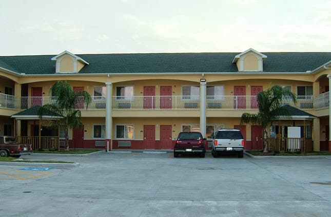 Symphony Inn & Suites, Hotel in Meadows Place