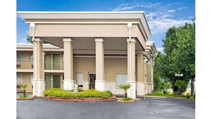 Days Inn by Wyndham Shenandoah, Hotel in Oak Ridge North