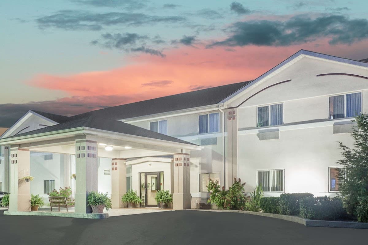 Super 8 by Wyndham Central City, Motel in Morehead
