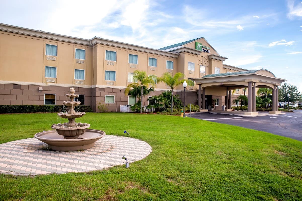 Holiday Inn Express & Suites Cocoa, Hotel in Cocoa West