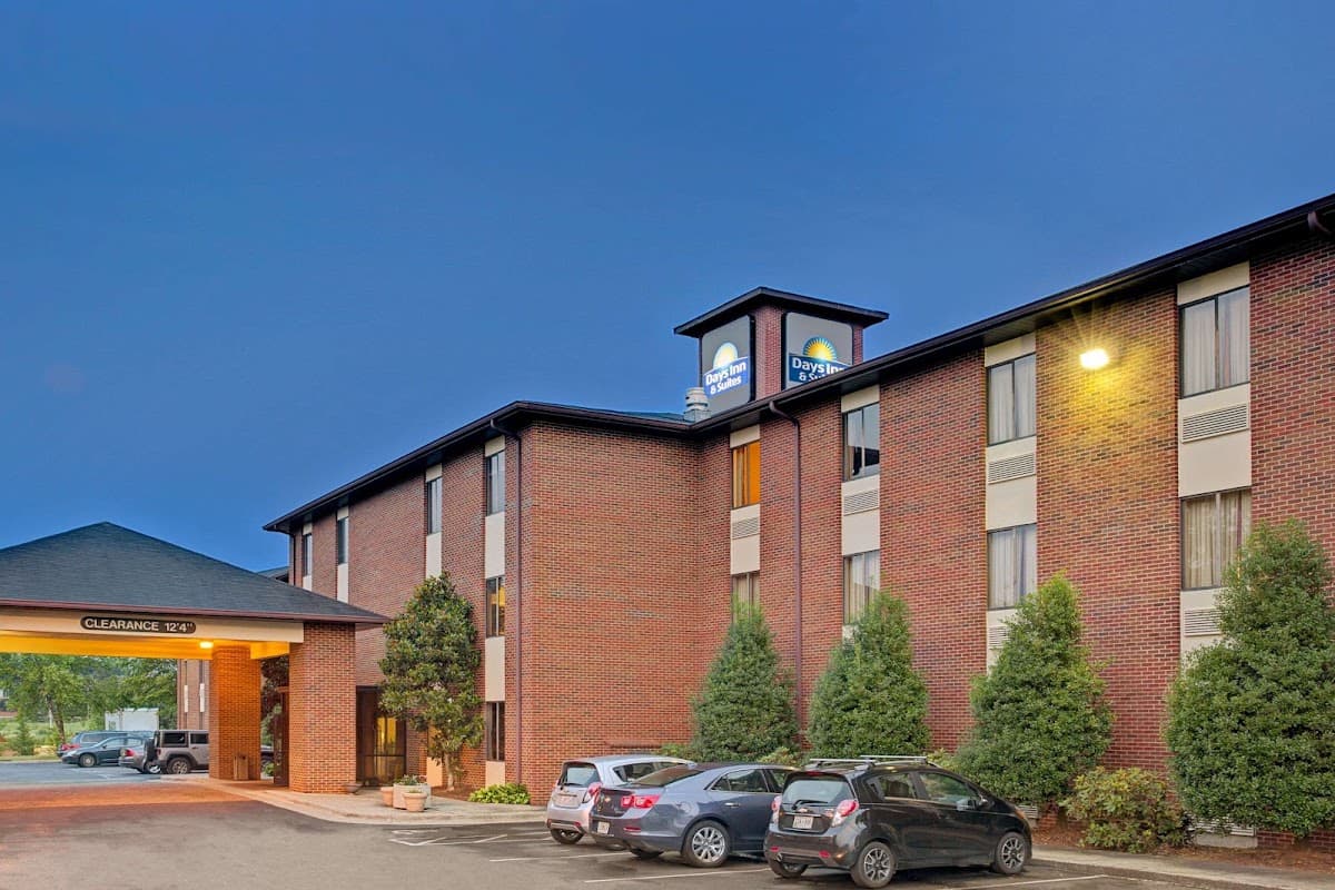 Days Inn & Suites by Wyndham Hickory, Hotel in Hickory