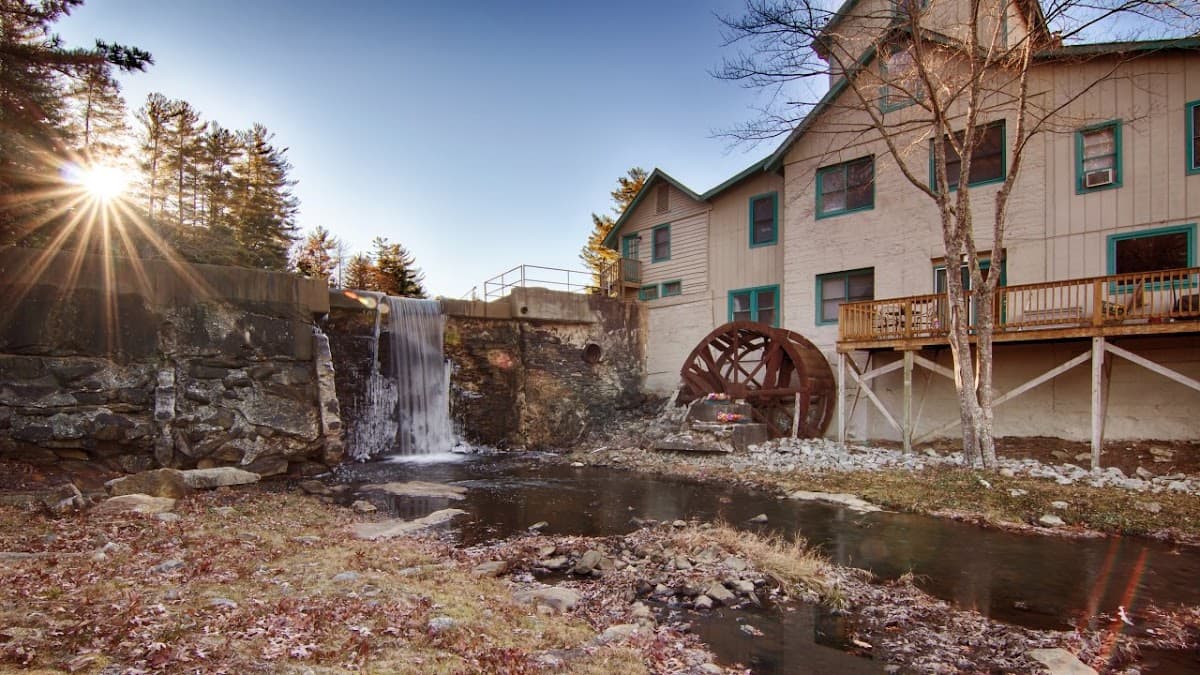 Mill House Lodge, Hotel in East Flat Rock