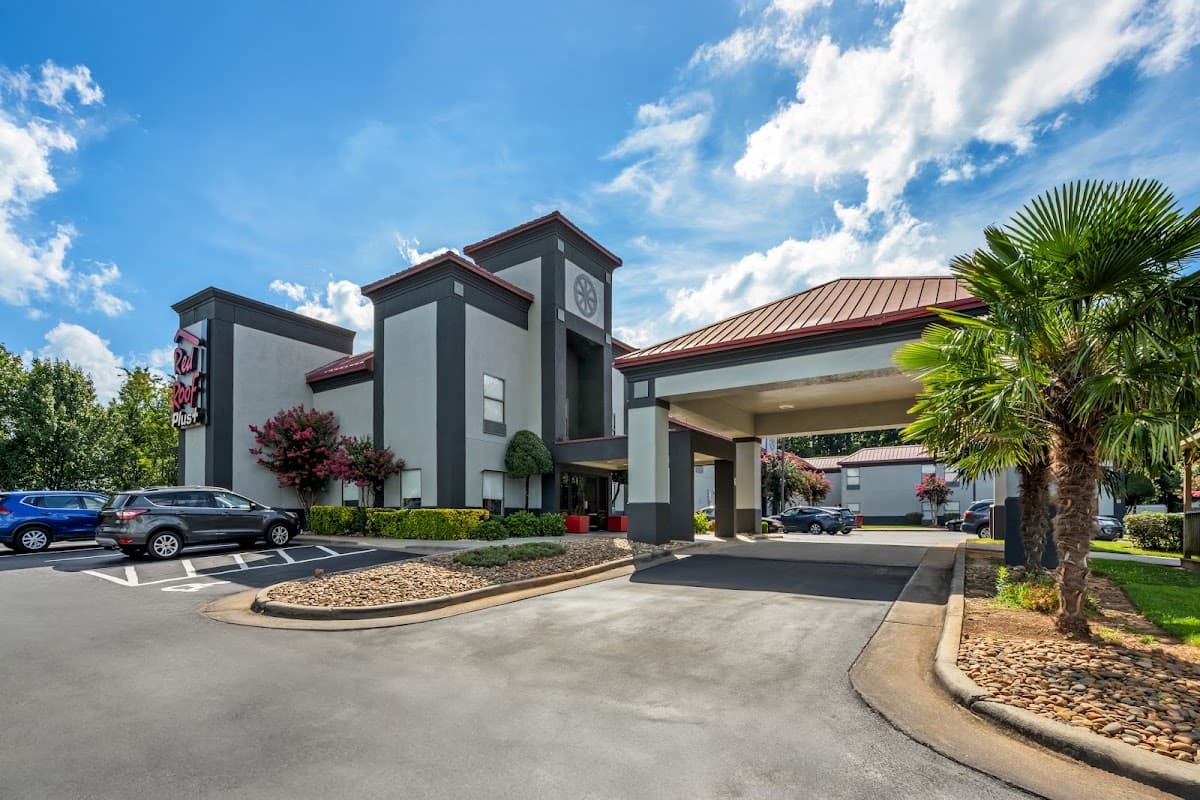 Red Roof PLUS+ Henderson, Hotel in South Henderson