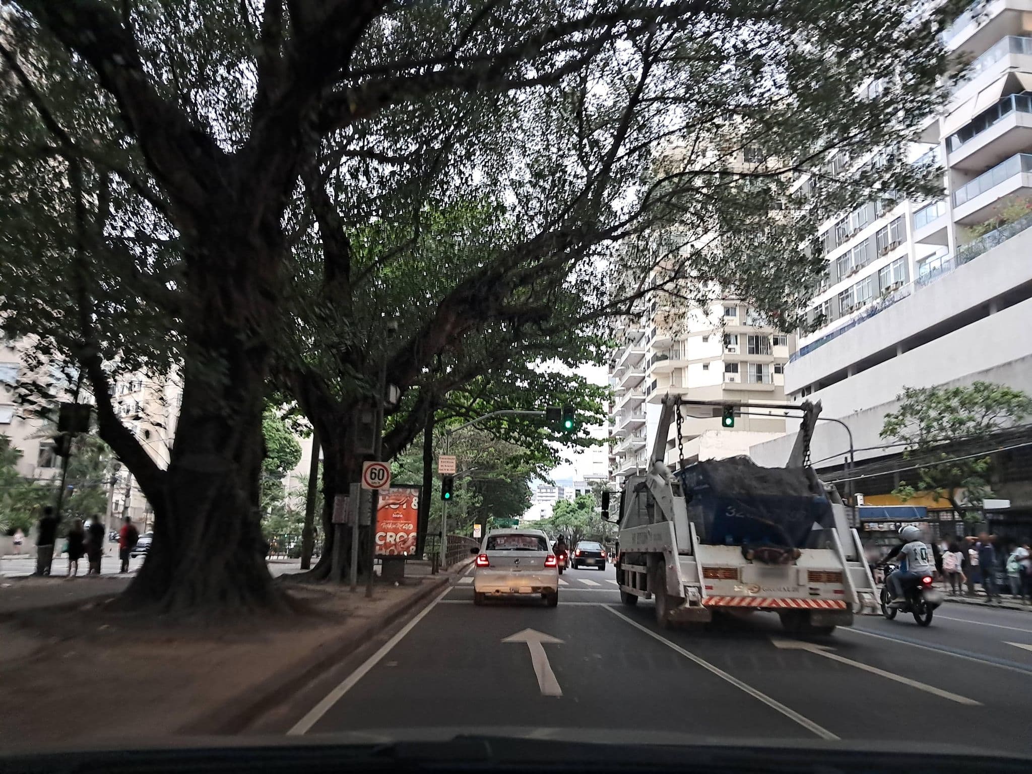 Street view near American Flat, Copacabana — © Malu25 (CC BY-SA · Mapillary)