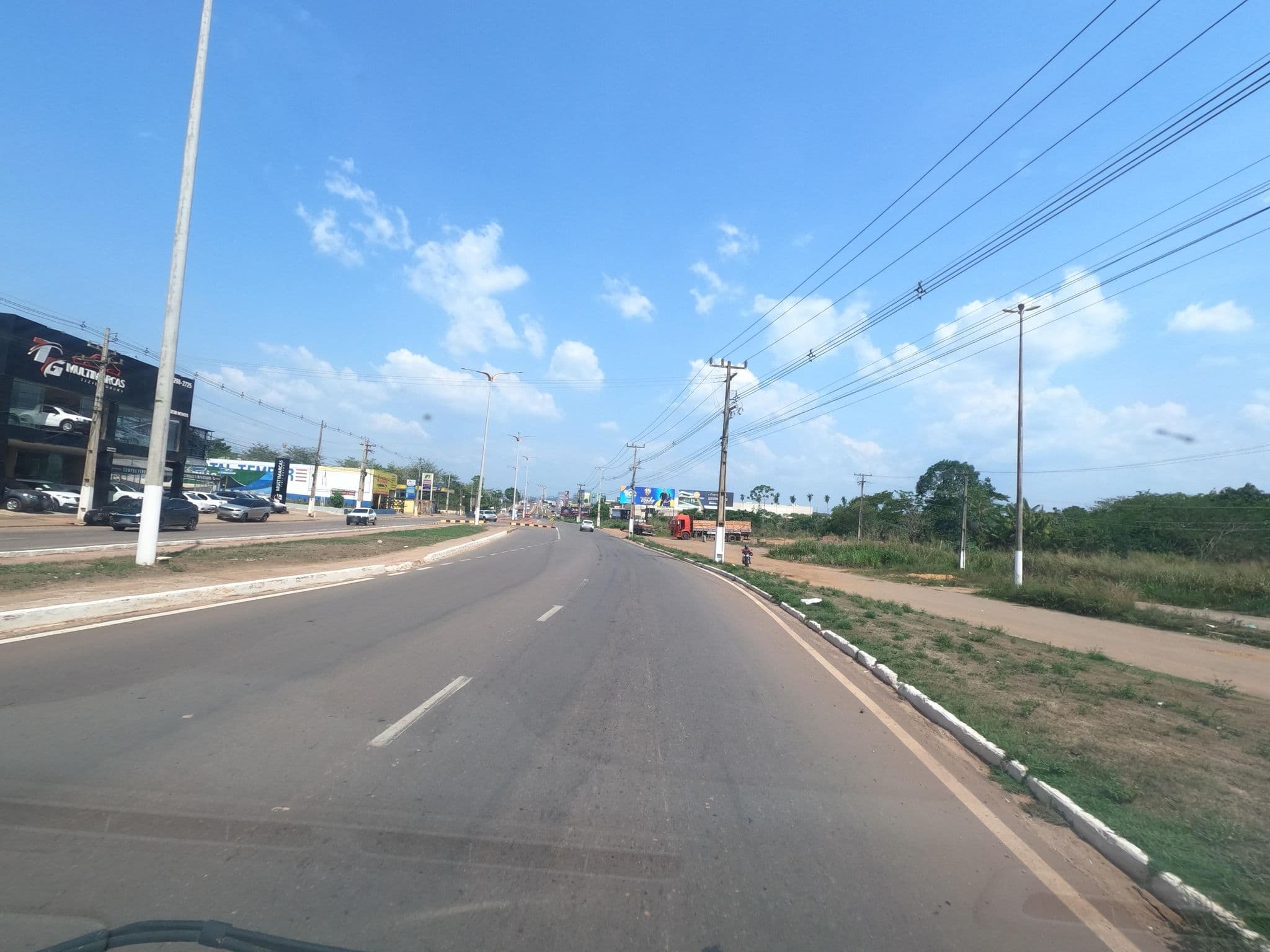 Street view near Hotel Damasco, Parauapebas — © MuitoAlemdasFronteiras (CC BY-SA · Mapillary)