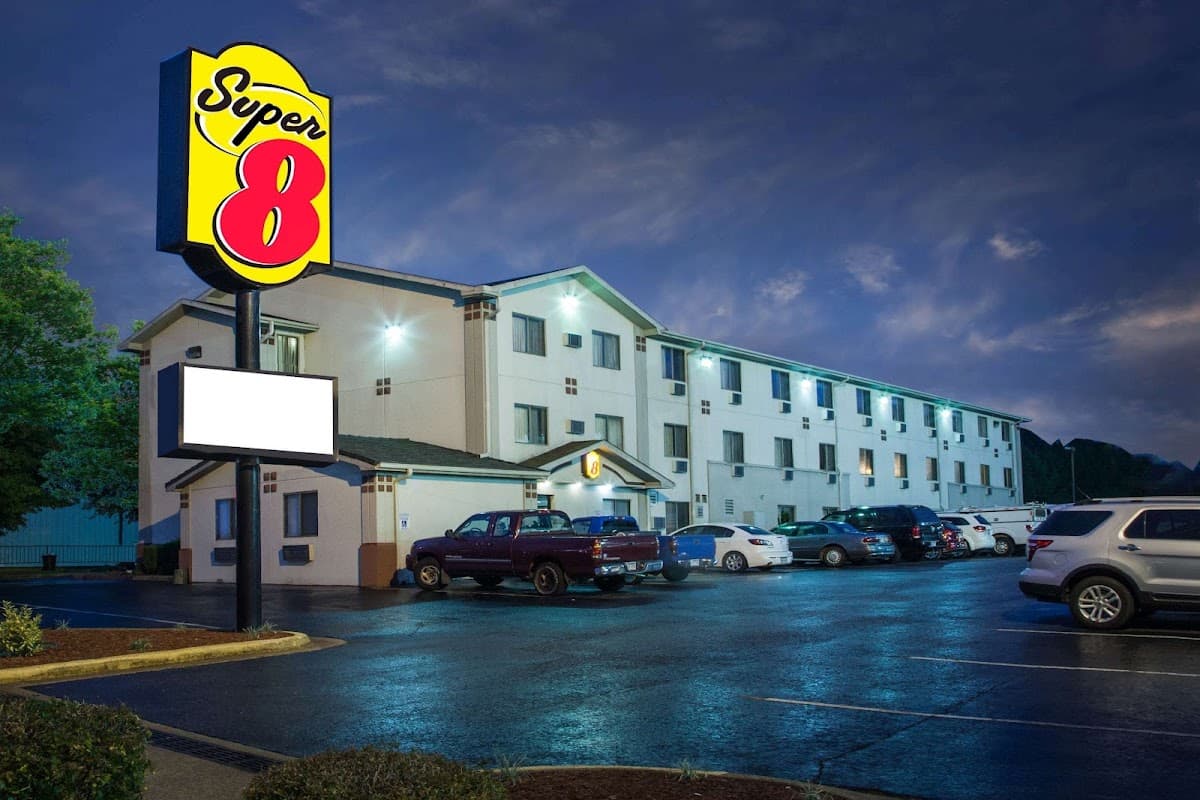 Super 8 by Wyndham Hot Springs, Motel in Lake Hamilton
