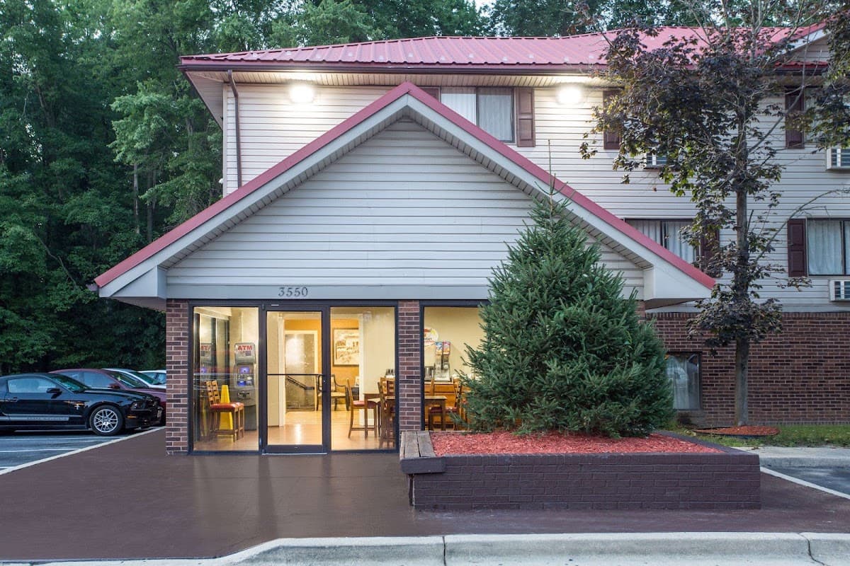 Super 8 by Wyndham Waldorf, Motel in St. Charles