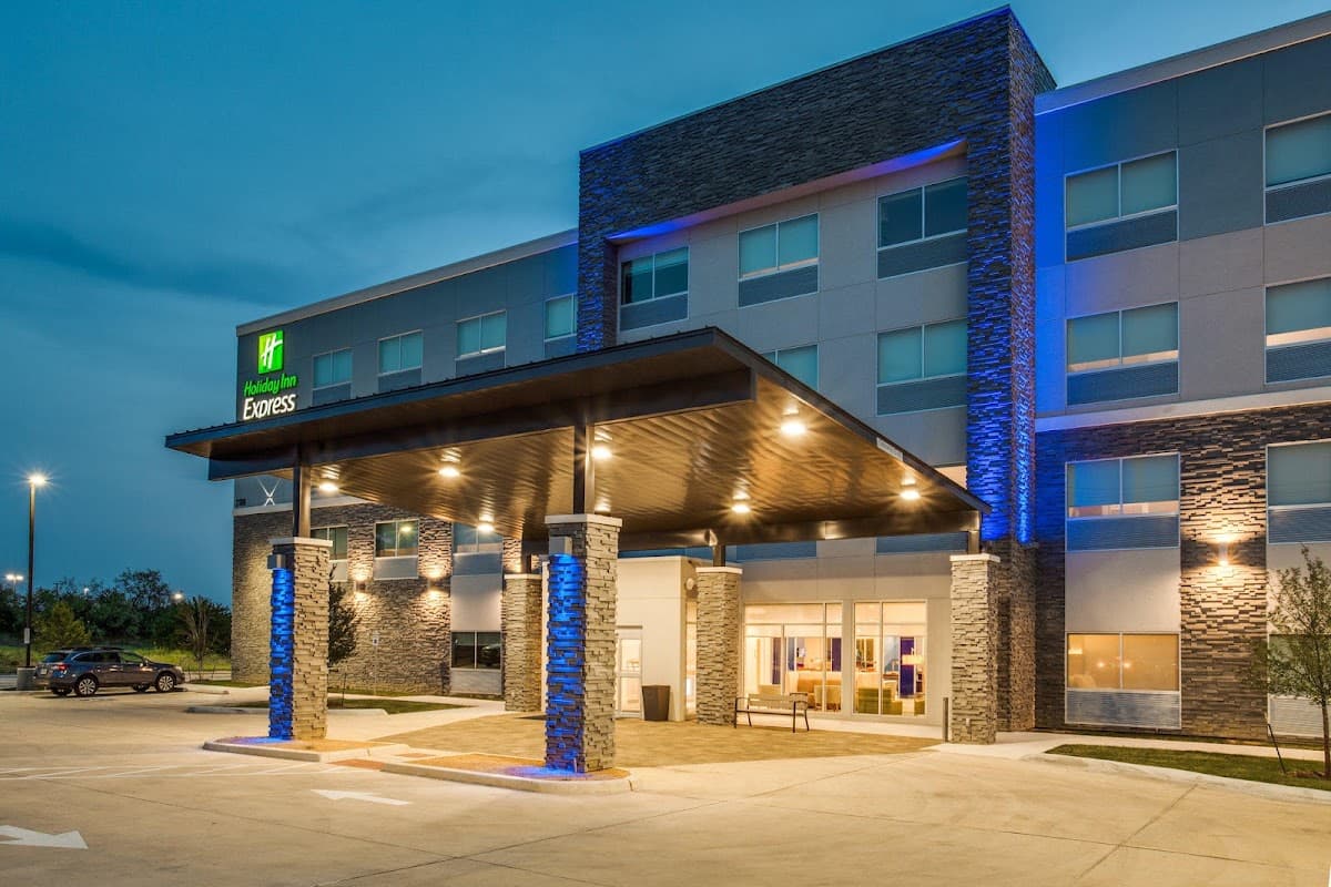 Holiday Inn Express & Suites Denton South, Hotel in Corinth