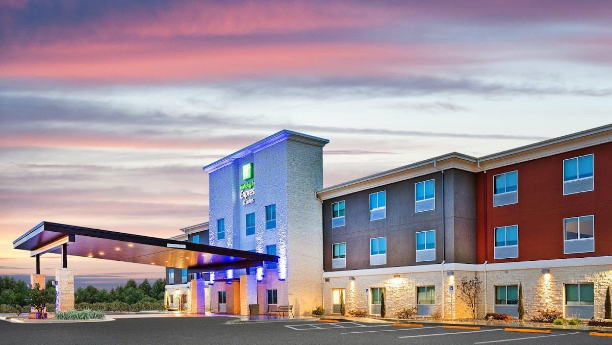 Holiday Inn Express & Suites Junction, Hotel in Junction