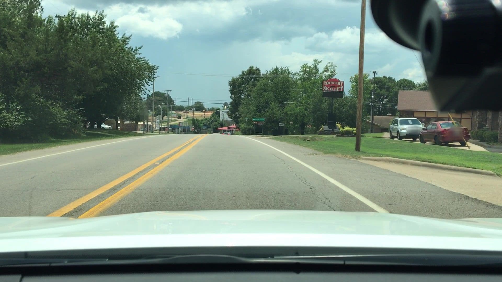 Street view near The Oxford Inn, Coal Hill — © lvl5 (CC BY-SA · Mapillary)