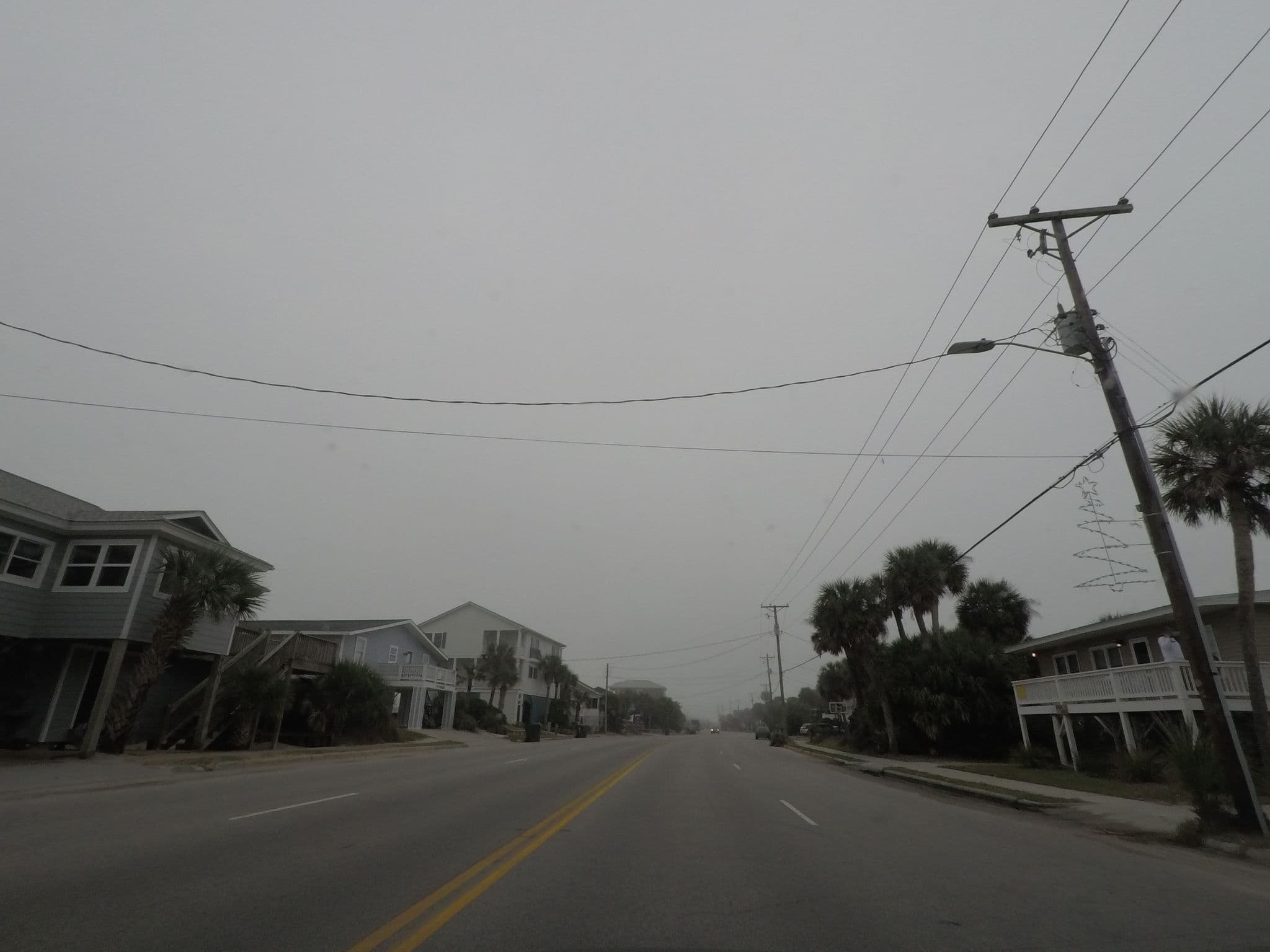 Street view near Sandy Paws, Seabrook Island — © nfgusedautoparts (CC BY-SA · Mapillary)