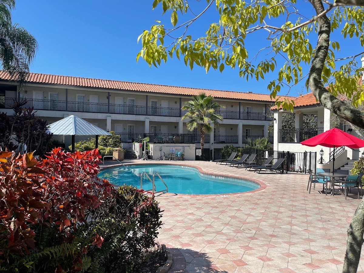 Red Roof PLUS+ & Suites Tampa, Hotel in University