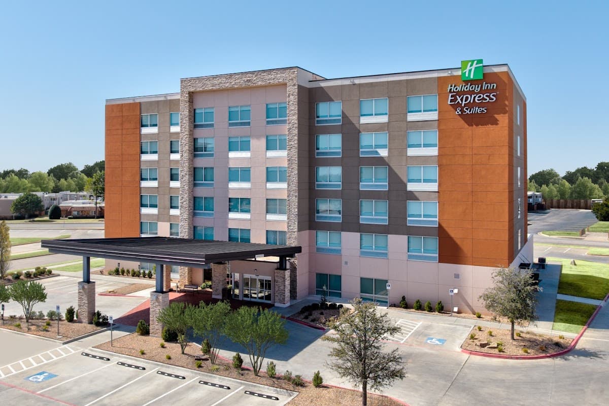 Holiday Inn Express & Suites Moore, Hotel in Moore
