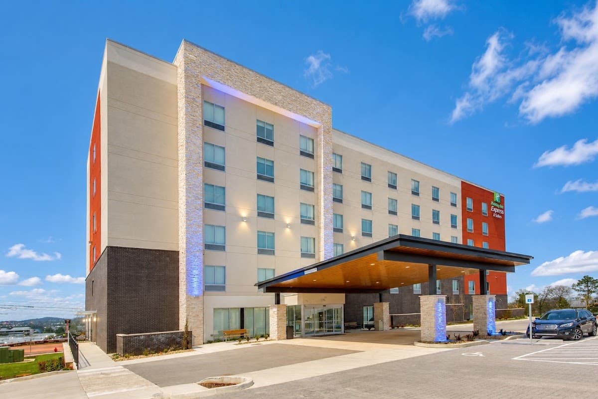 Holiday Inn Express & Suites Nashville Metrocenter Downtown, Hotel in Nashville