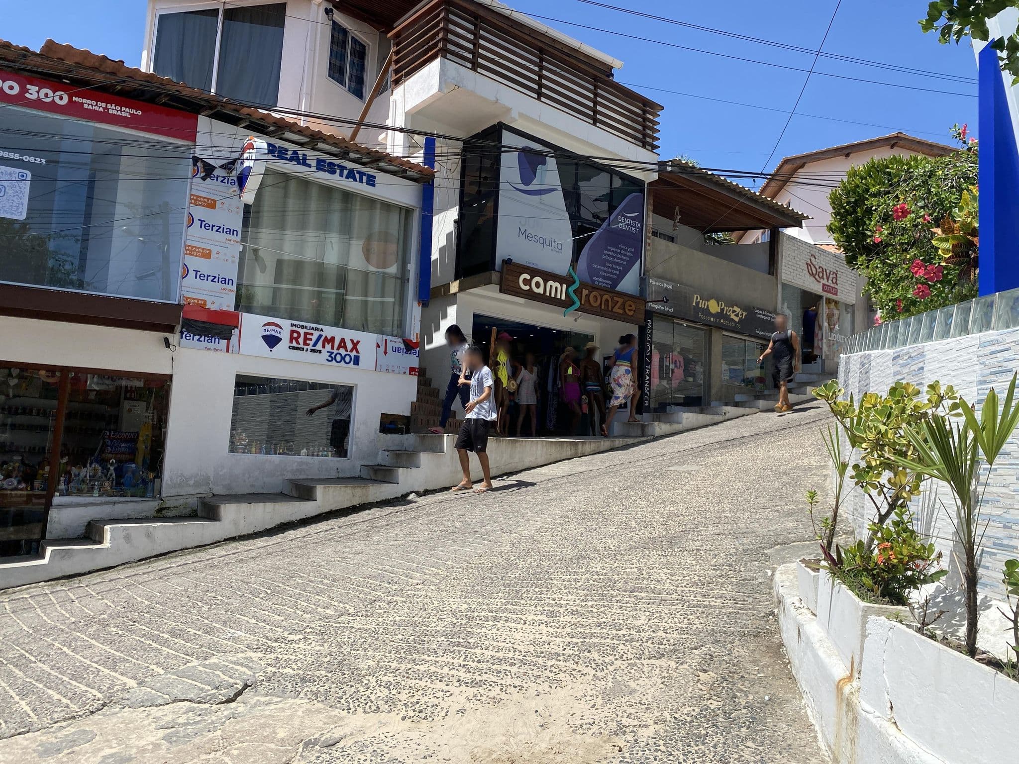 Street view near Bahia Bacana Pousada, Valença — © qualhano (CC BY-SA · Mapillary)