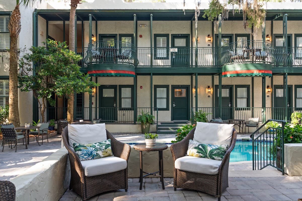 Village Inn And Pub, Hotel in Saint Simons Island