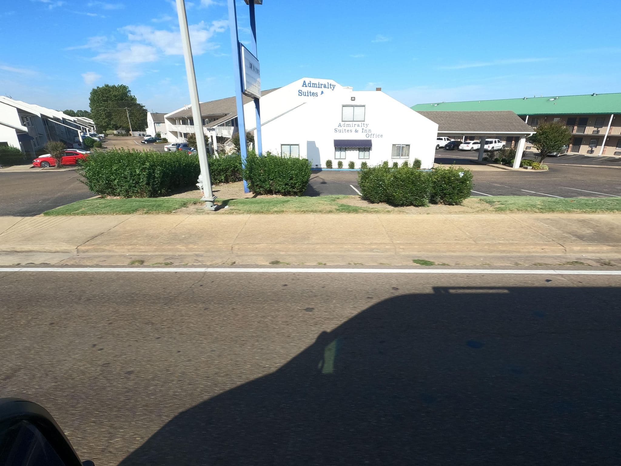 Street view near Motel 6, Millington — © aidenrohde (CC BY-SA · Mapillary)