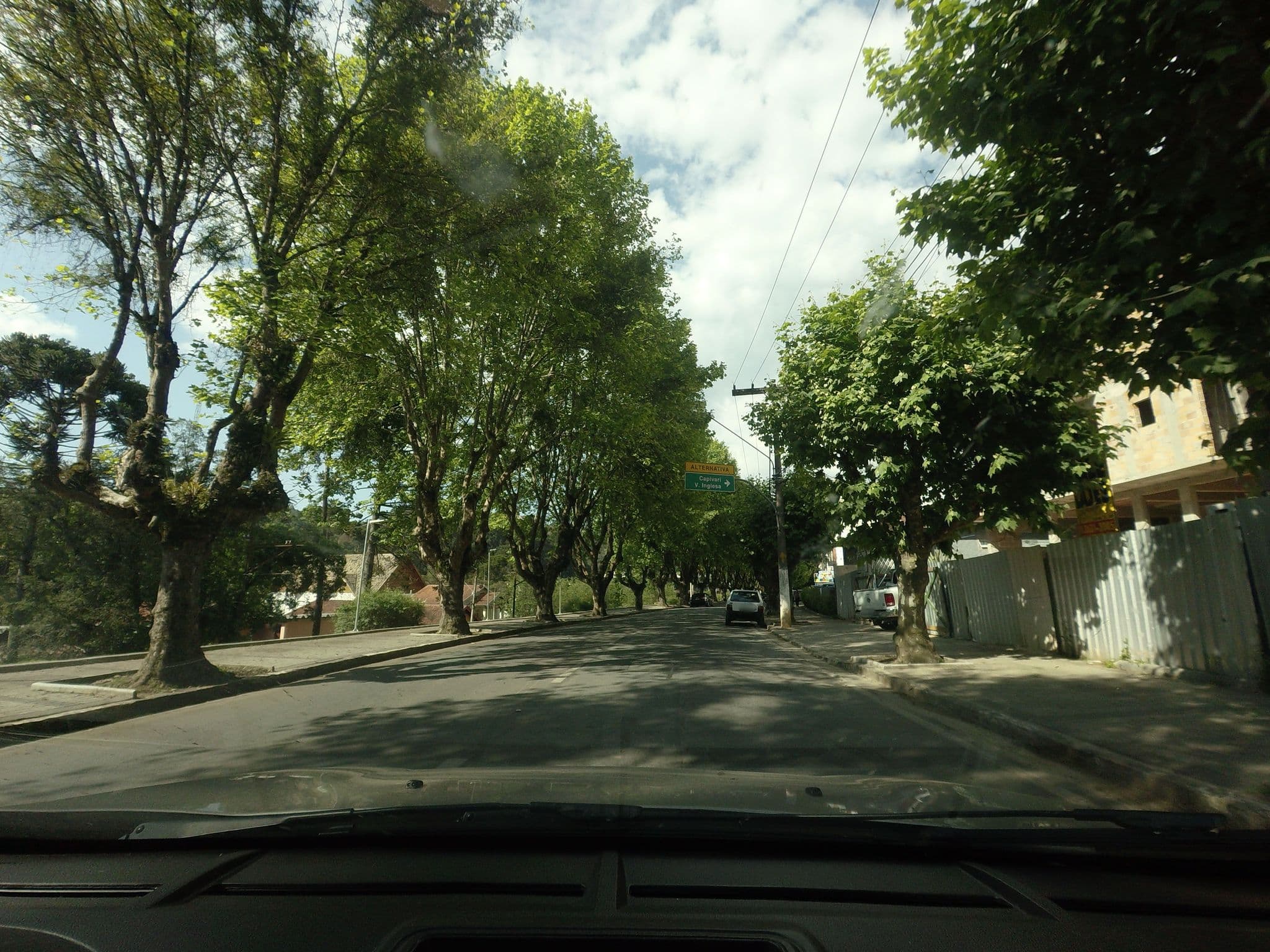 Street view near Pousadas Villa Agi, Campos do Jordão — © andersoal (CC BY-SA · Mapillary)