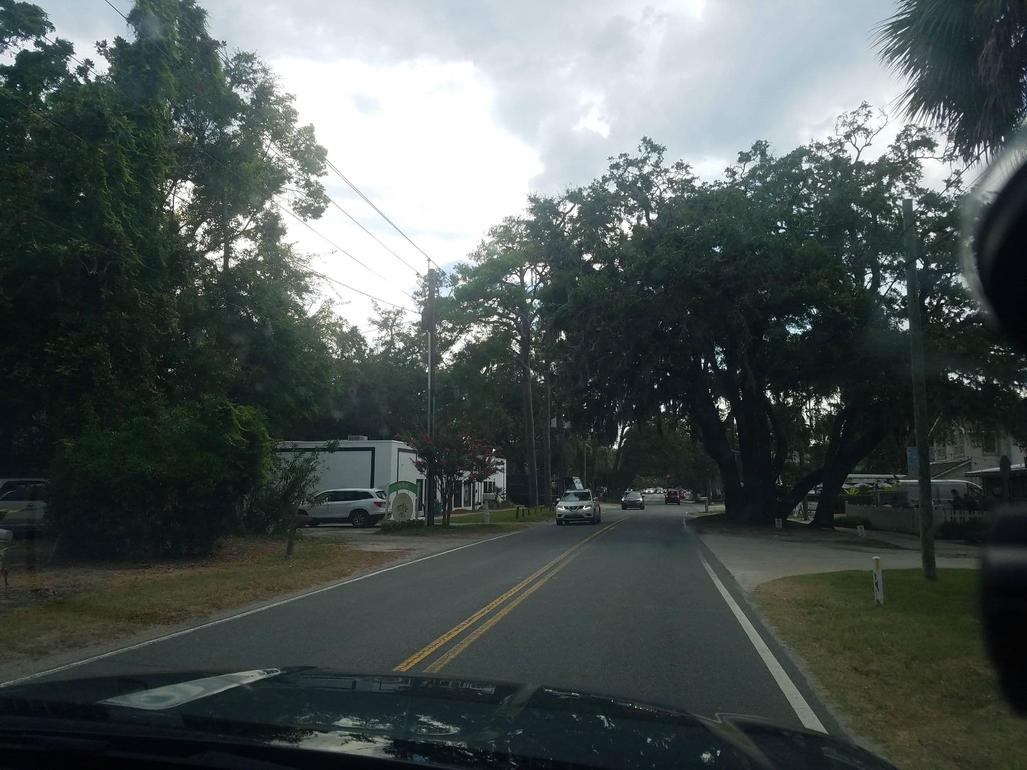 Street view near Flying Barn Bed and Breakfast, Saint Simons Island — © gibsonb (CC BY-SA · Mapillary)