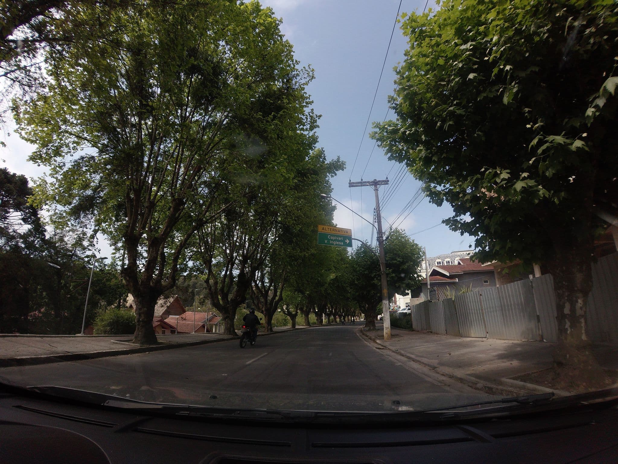 Street view near Pousada Vila Agi, Campos do Jordão — © andersoal (CC BY-SA · Mapillary)
