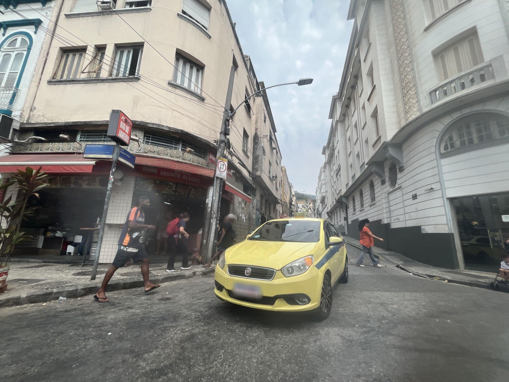 Street view near Hotel Monte Alegre, Santa Teresa — © pablobrandaorj (CC BY-SA · Mapillary)