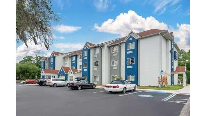 Microtel Inn & Suites by Wyndham Brooksville, Hotel in Hill 'n Dale