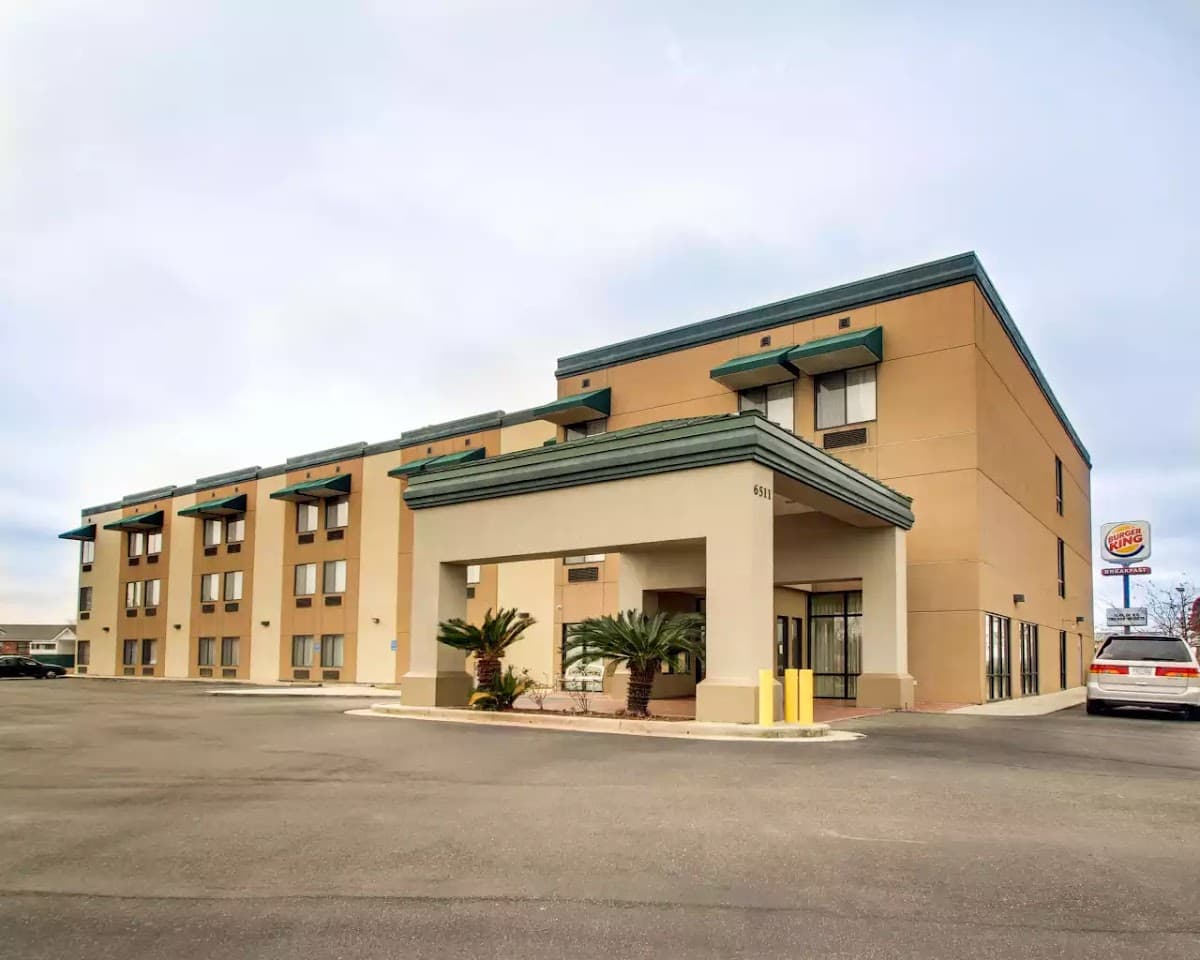 Quality Inn & Suites, Hotel in Arnold Line