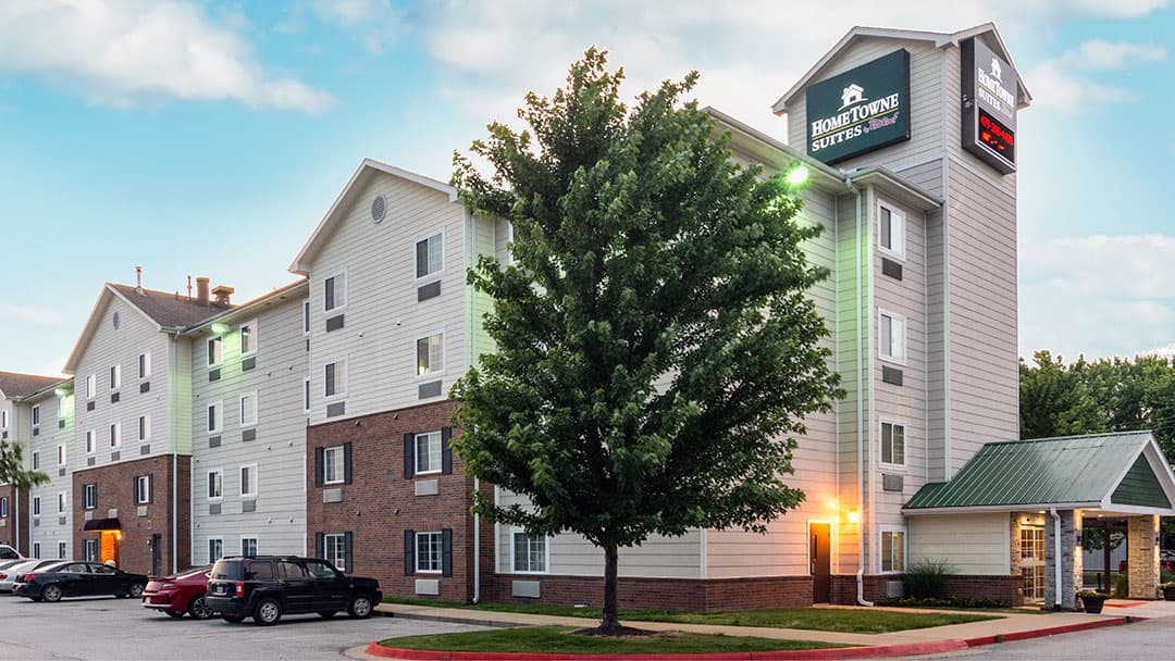 HomeTowne Studios & Suites Bentonville, Motel in Bentonville