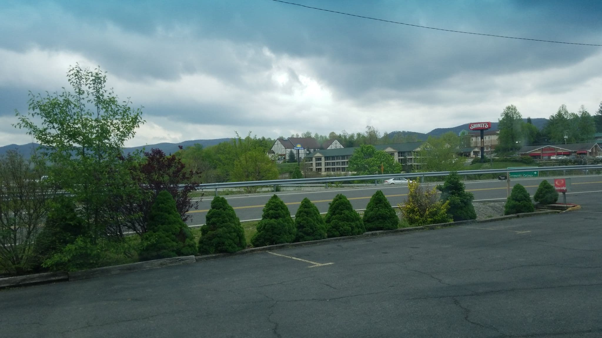 Street view near Econo Lodge, Wytheville — © jbthemilker (CC BY-SA · Mapillary)