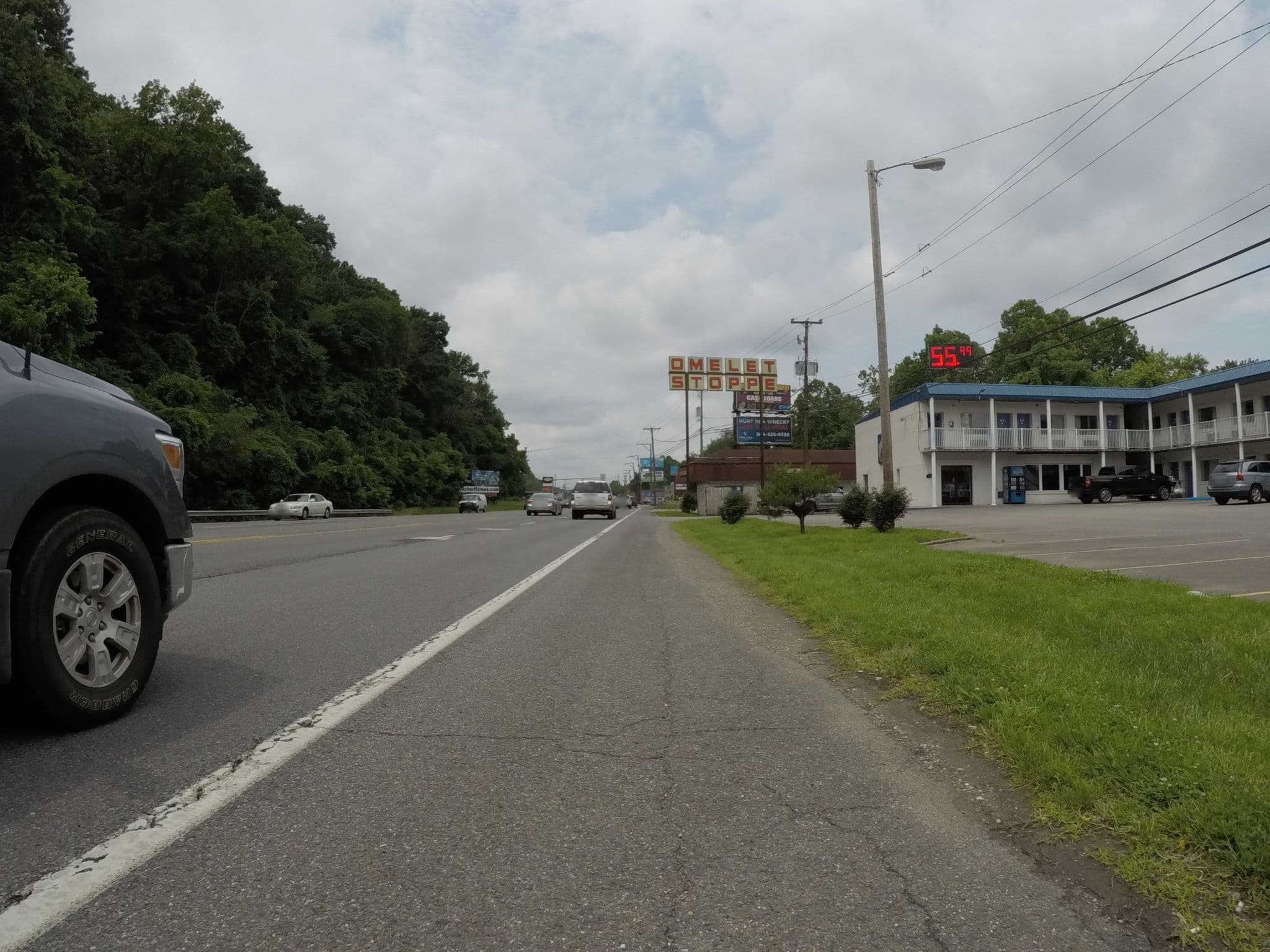 Street view near Motel 6 Huntington, Pea Ridge — © pkoby (CC BY-SA · Mapillary)