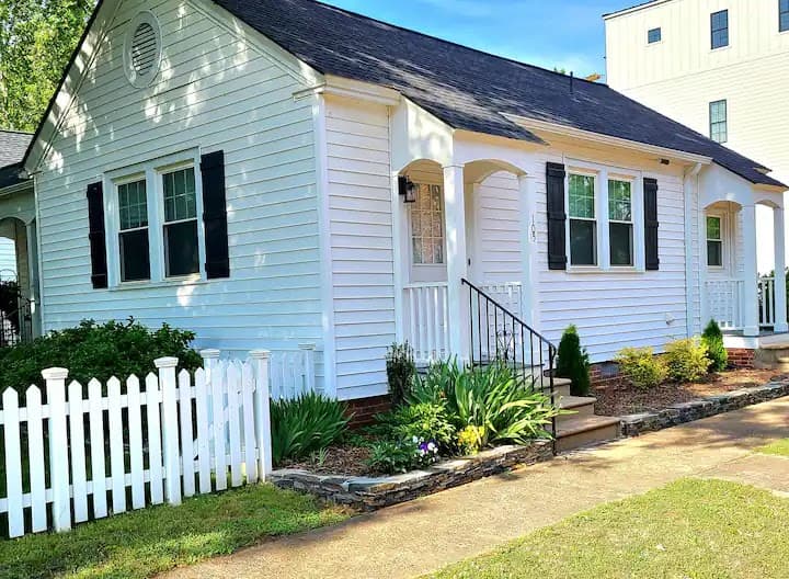 Park Street Cottage, Hotel in Cary