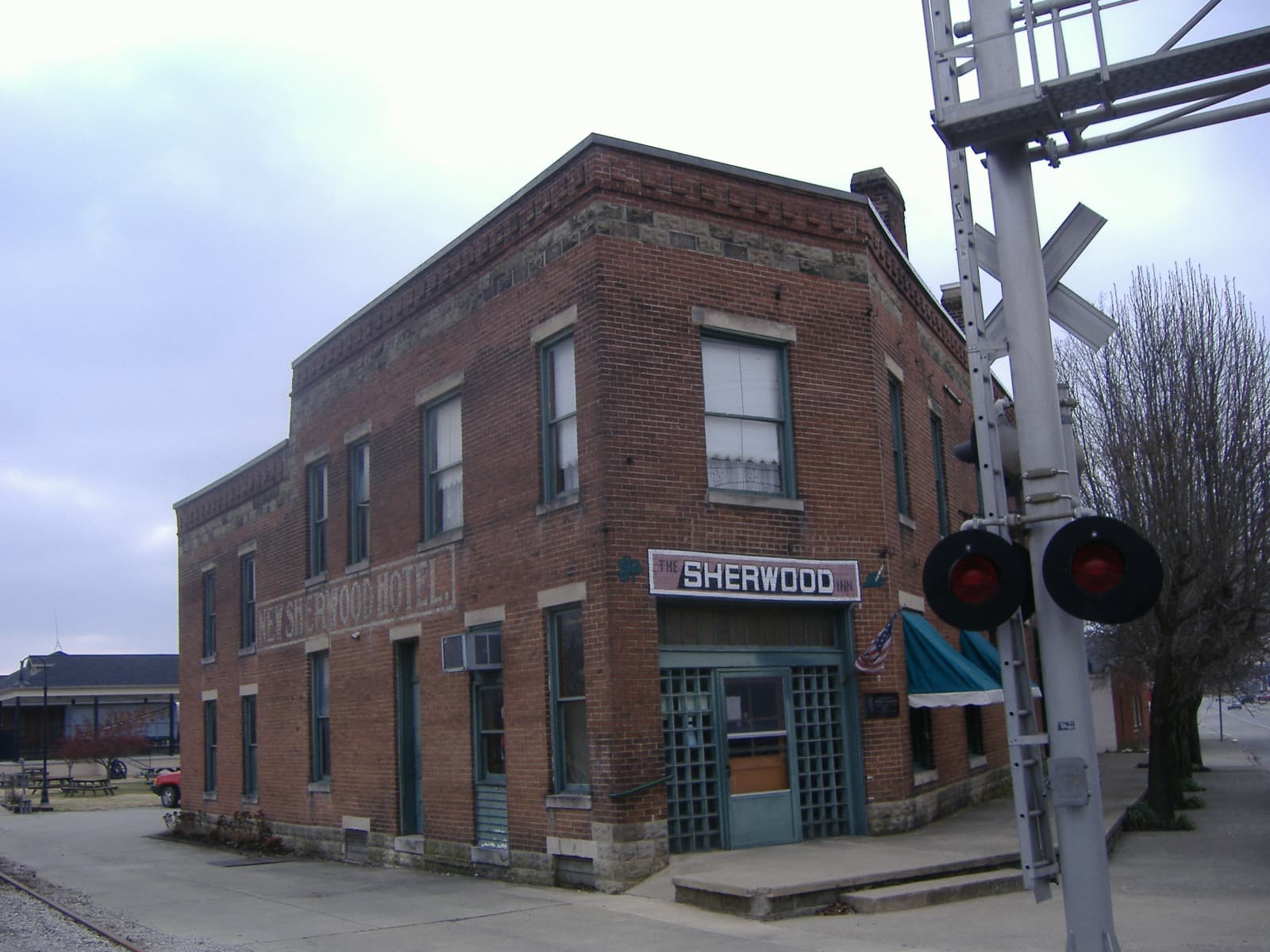 Sherwood Inn (via Wikimedia Commons, Attribution)