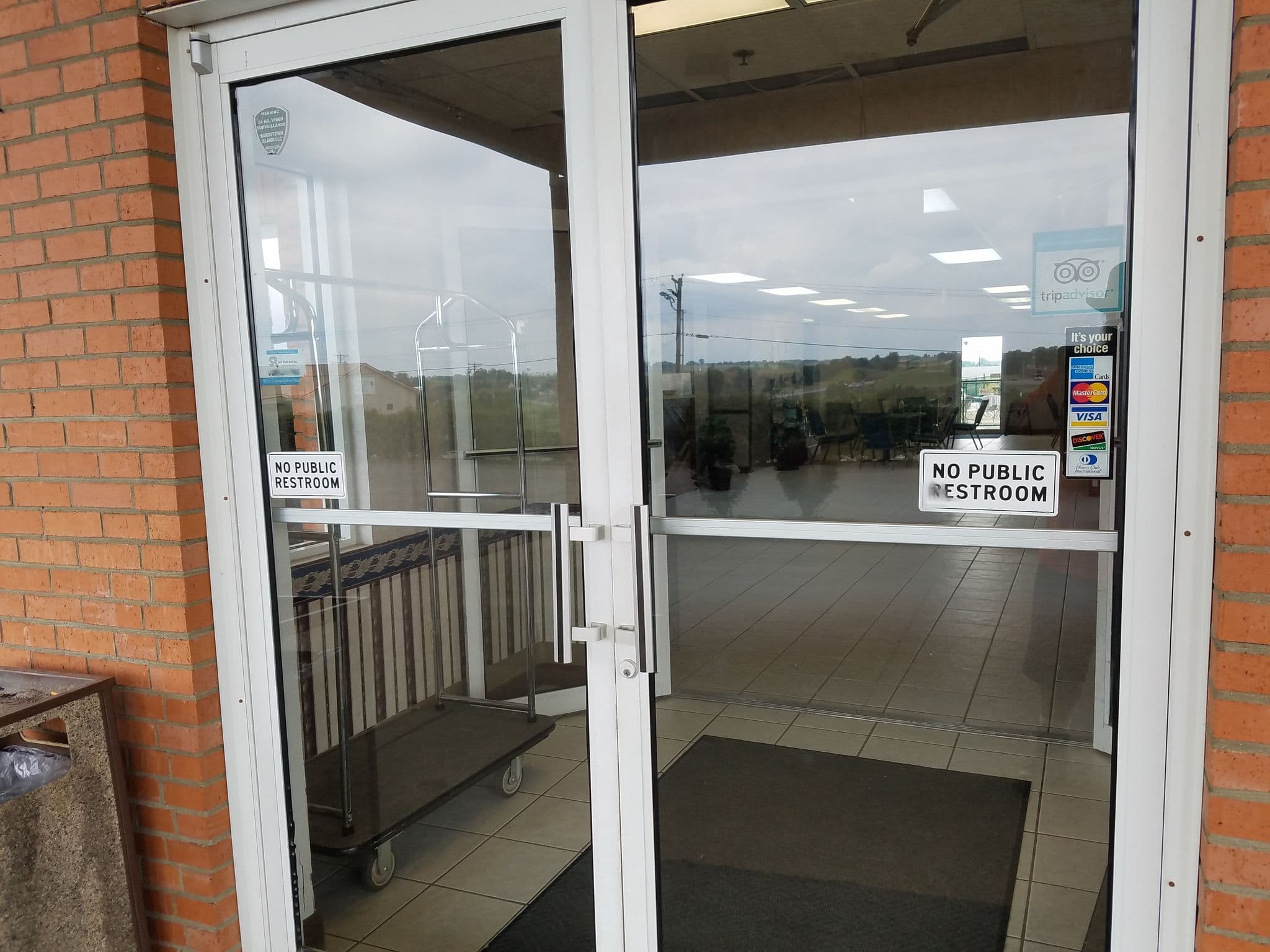 Street view near Comfort Inn & Suites, Bardstown — © jbthemilker (CC BY-SA · Mapillary)