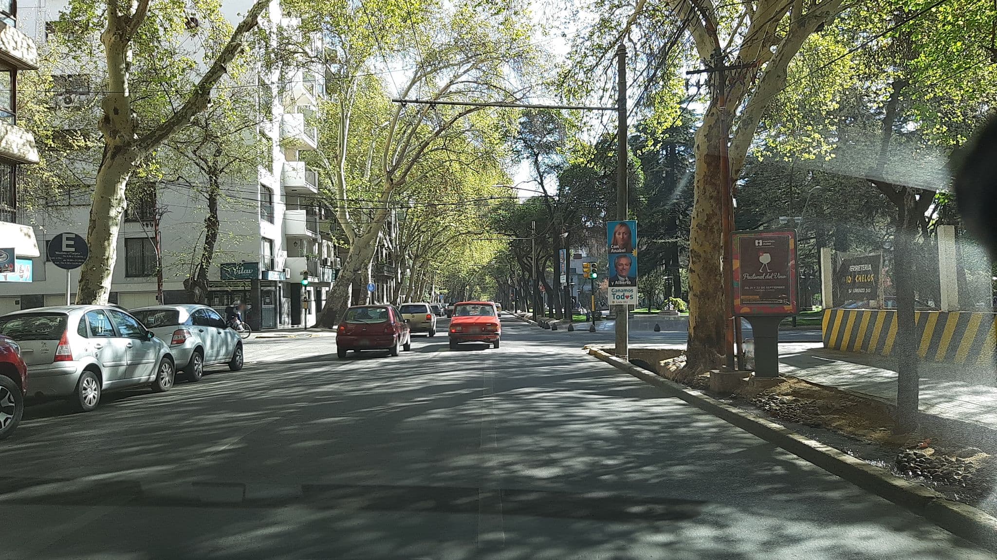 Street view near Dptos Plaza España, Mendoza