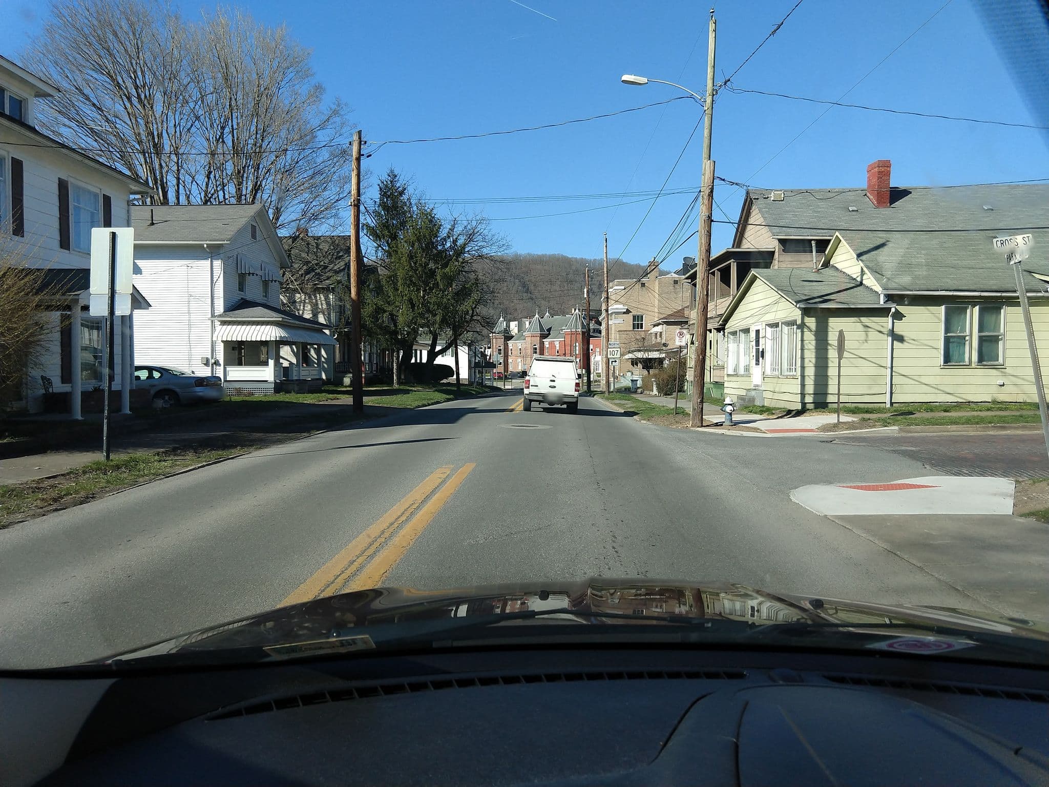 Street view near The Guest House Inn on Courthouse Square, Shady Spring — © kwrigh01 (CC BY-SA · Mapillary)