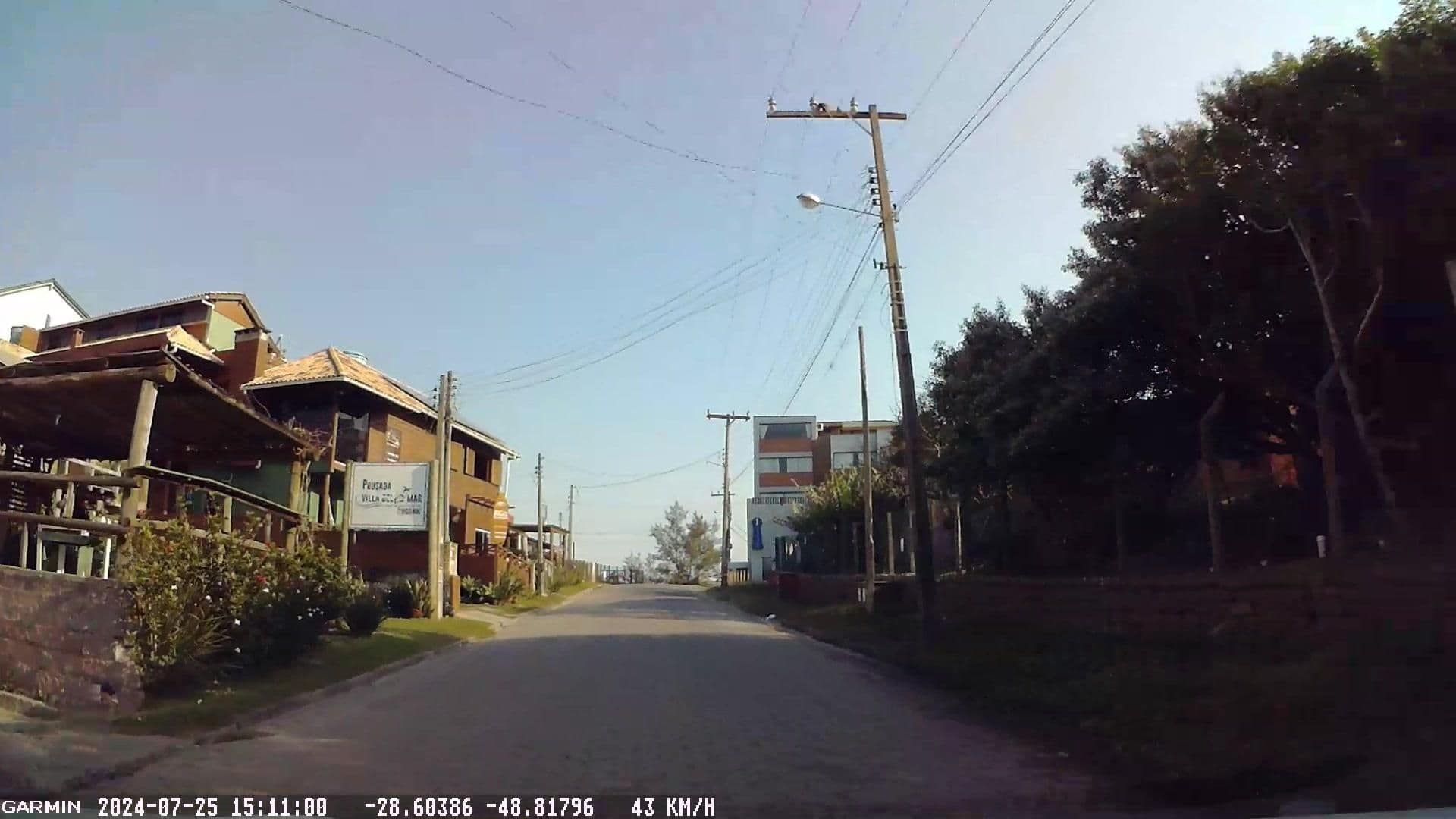 Street view near Pousada Swell Bangalô, Laguna — © tomio (CC BY-SA · Mapillary)