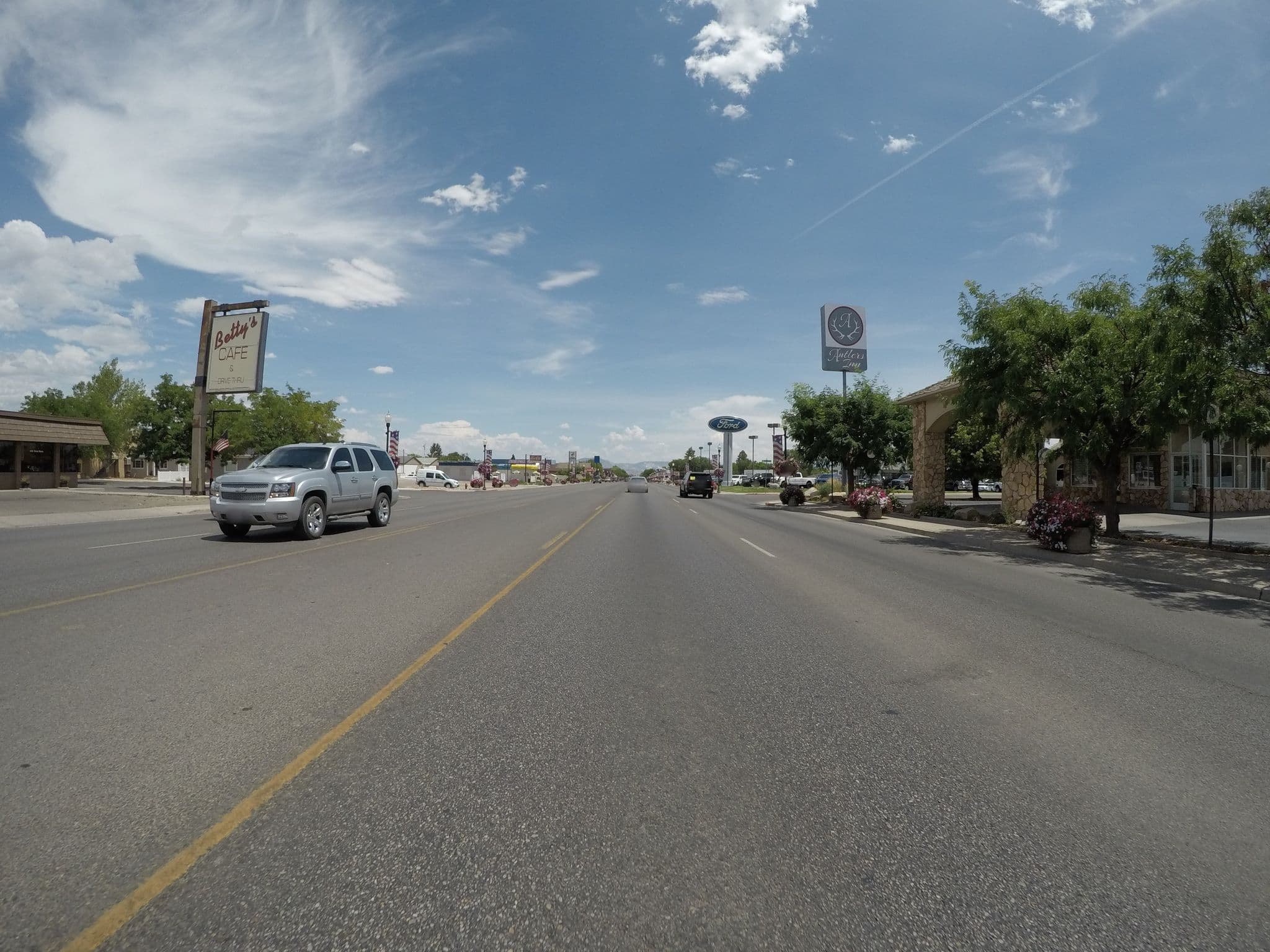 Street view near Econo Lodge, Vernal — © toebee (CC BY-SA · Mapillary)