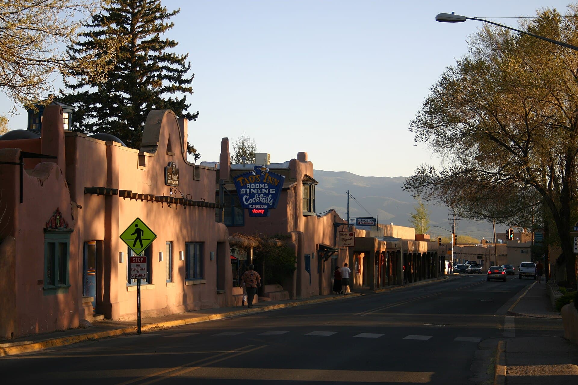 The Historic Taos Inn (via Wikimedia Commons, CC BY-SA 2.0)