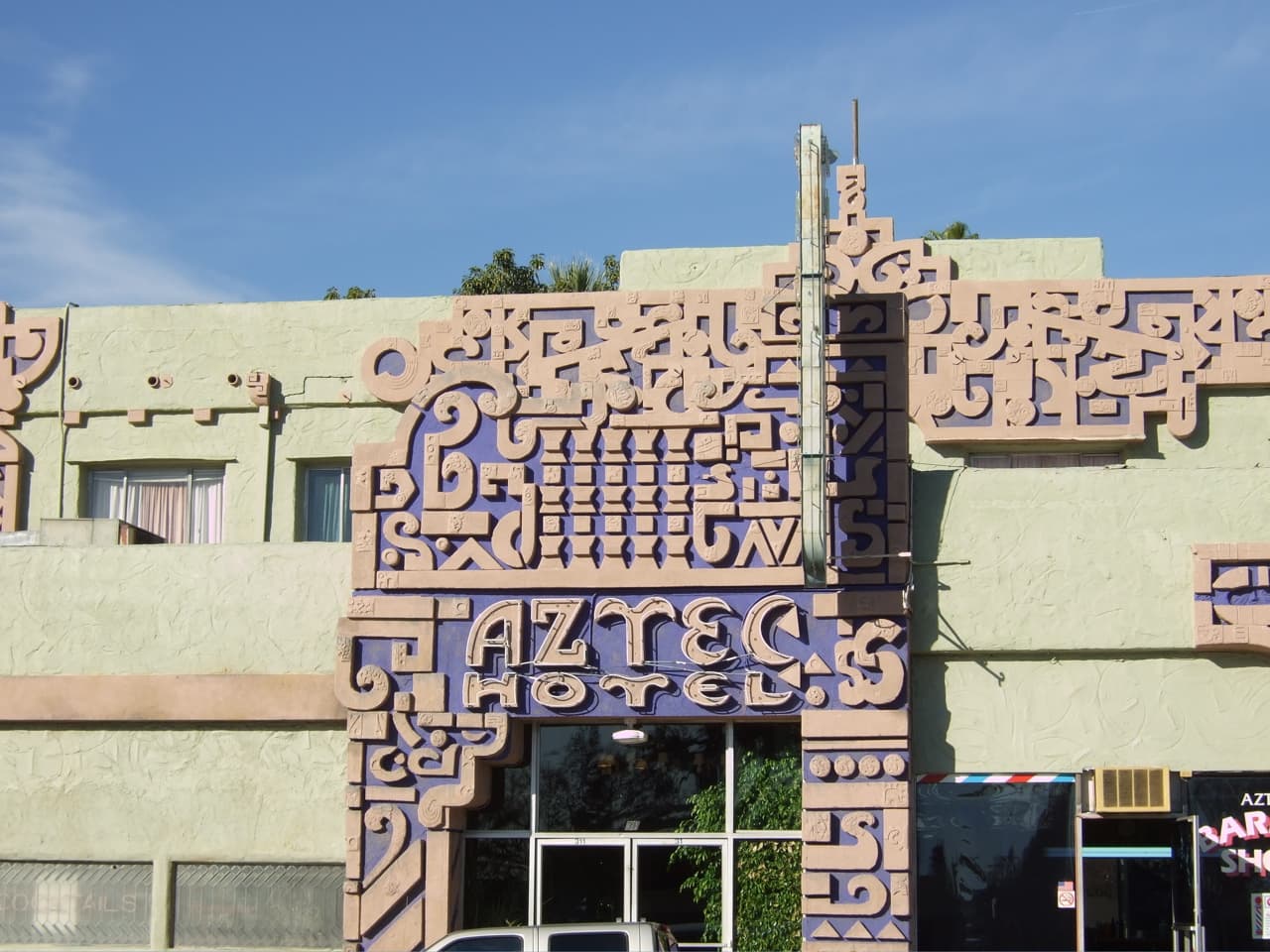 Aztec Hotel (via Wikimedia Commons, CC BY-SA 2.0)