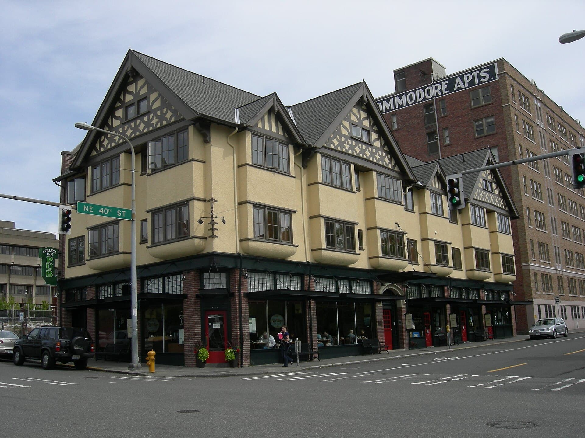 College Inn (via Wikimedia Commons, CC BY-SA 3.0)