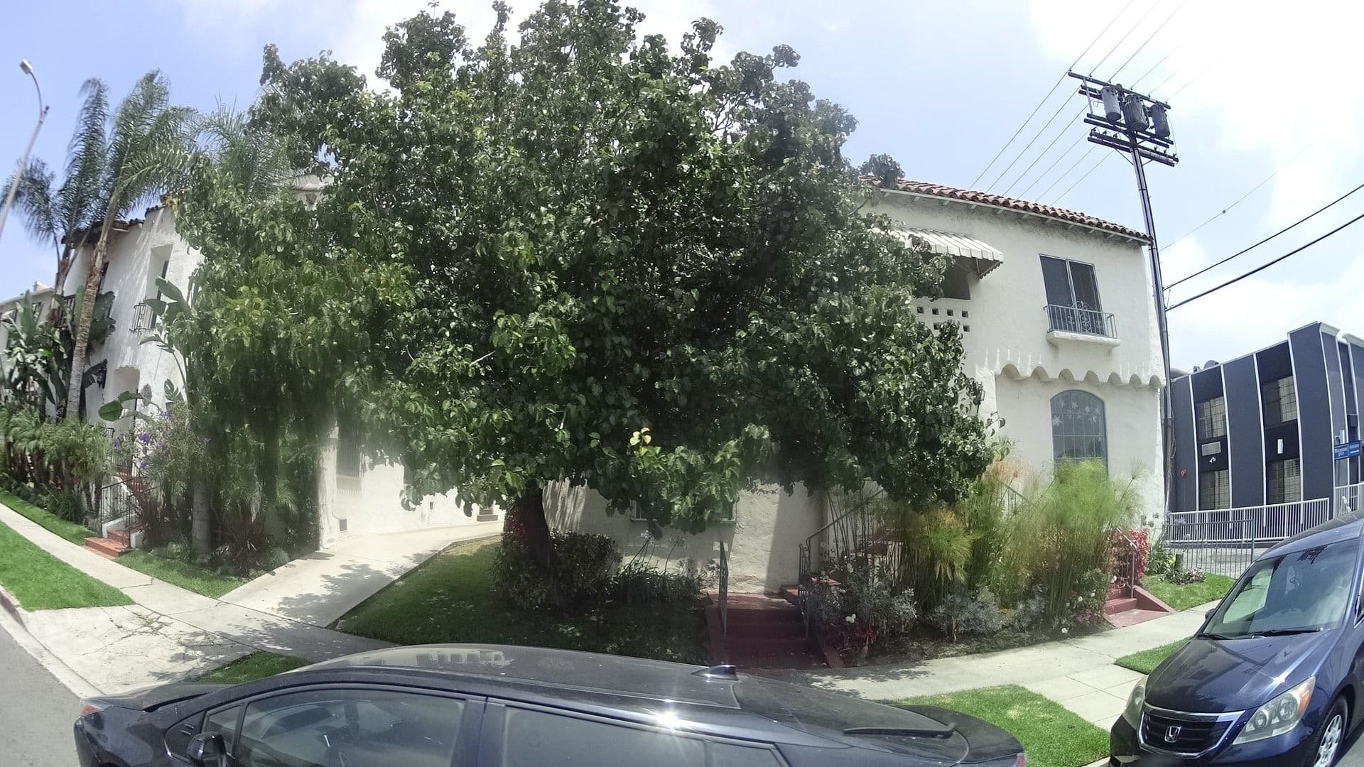 Street view near Rodeway Inn, Larchmont — © mly_la (CC BY-SA · Mapillary)