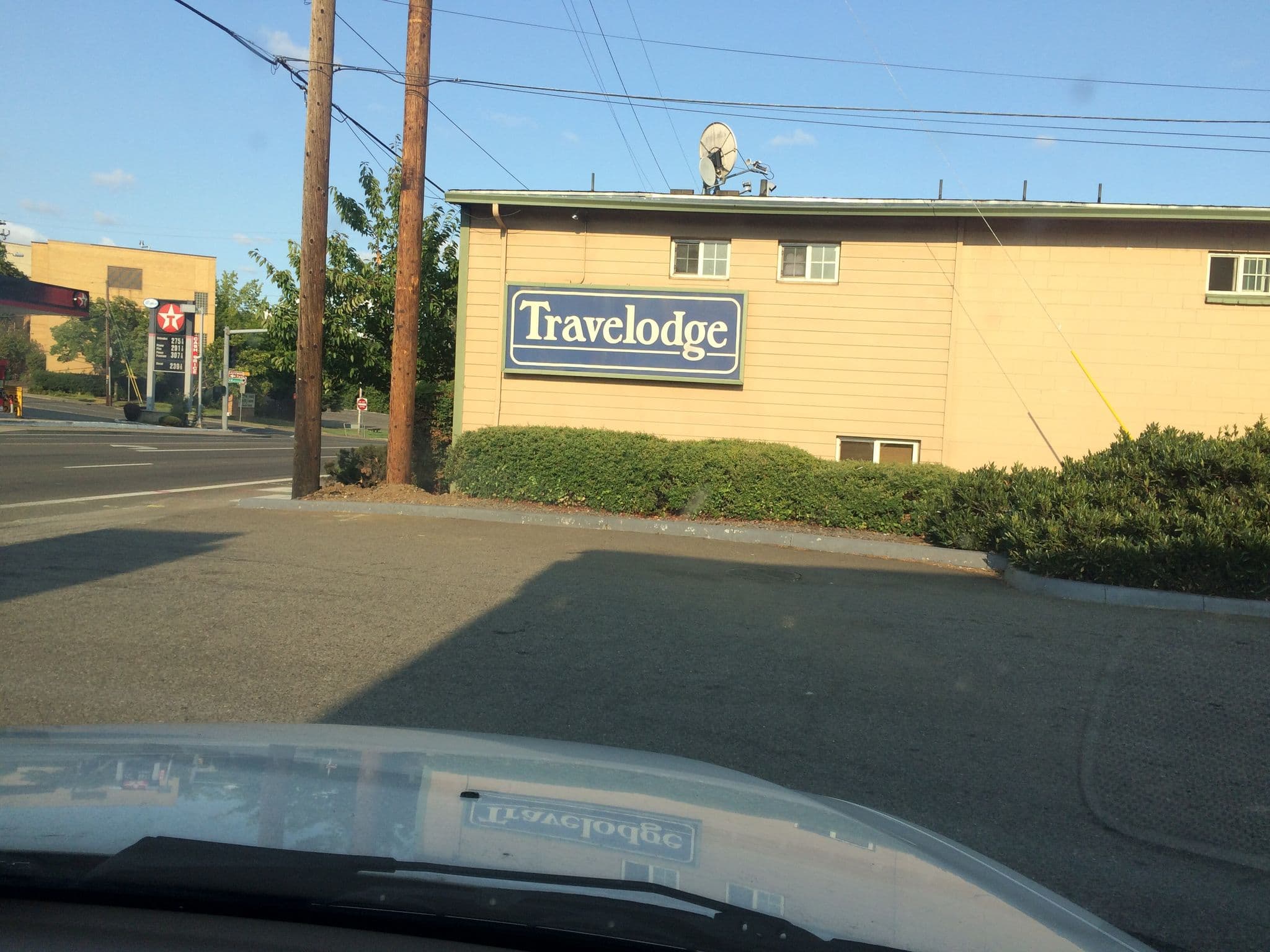 Street view near Travelodge Roseburg, Roseburg — © pdgoodman (CC BY-SA · Mapillary)