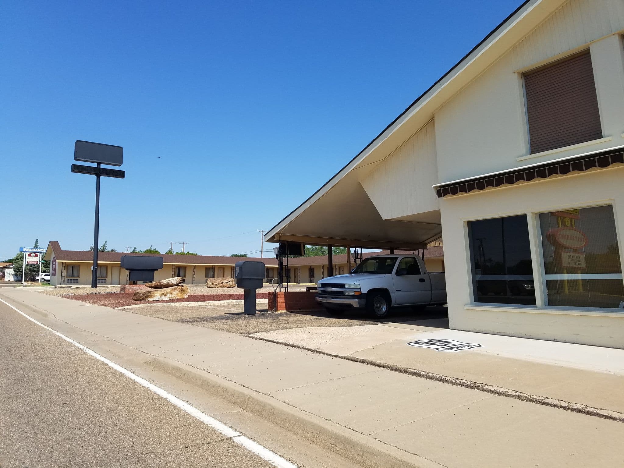 Street view near Roadrunner Lodge, Tucumcari — © jbthemilker (CC BY-SA · Mapillary)