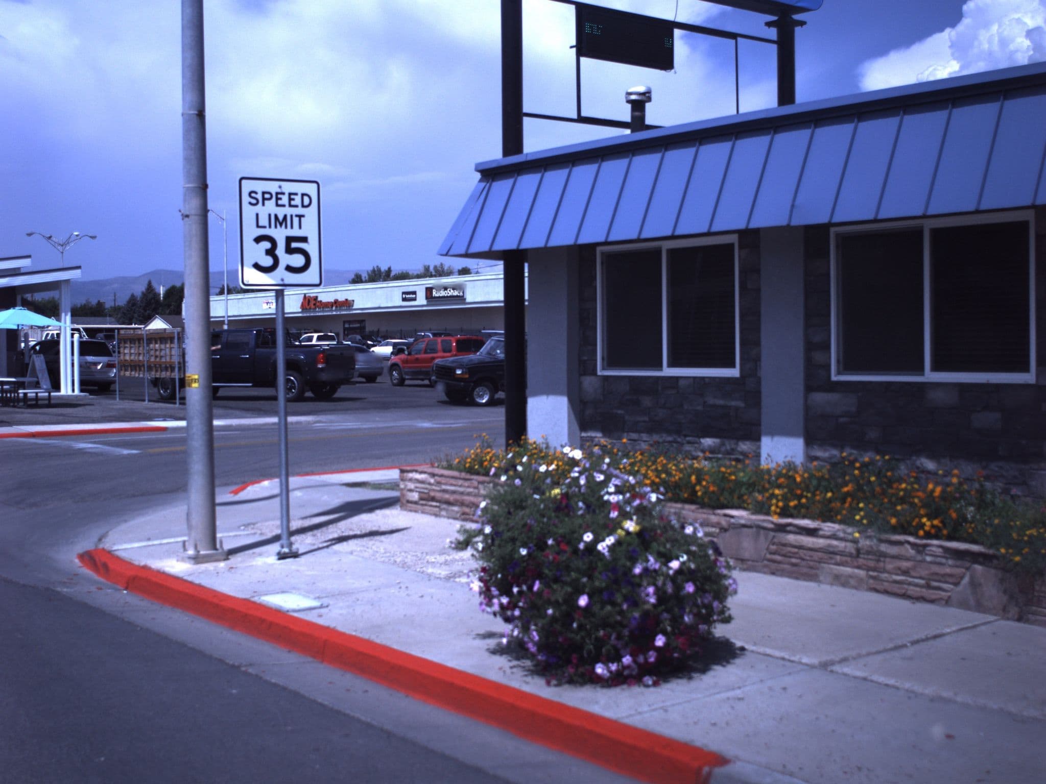 Street view near Rodeway Inn, Vernal — © asellars (CC BY-SA · Mapillary)