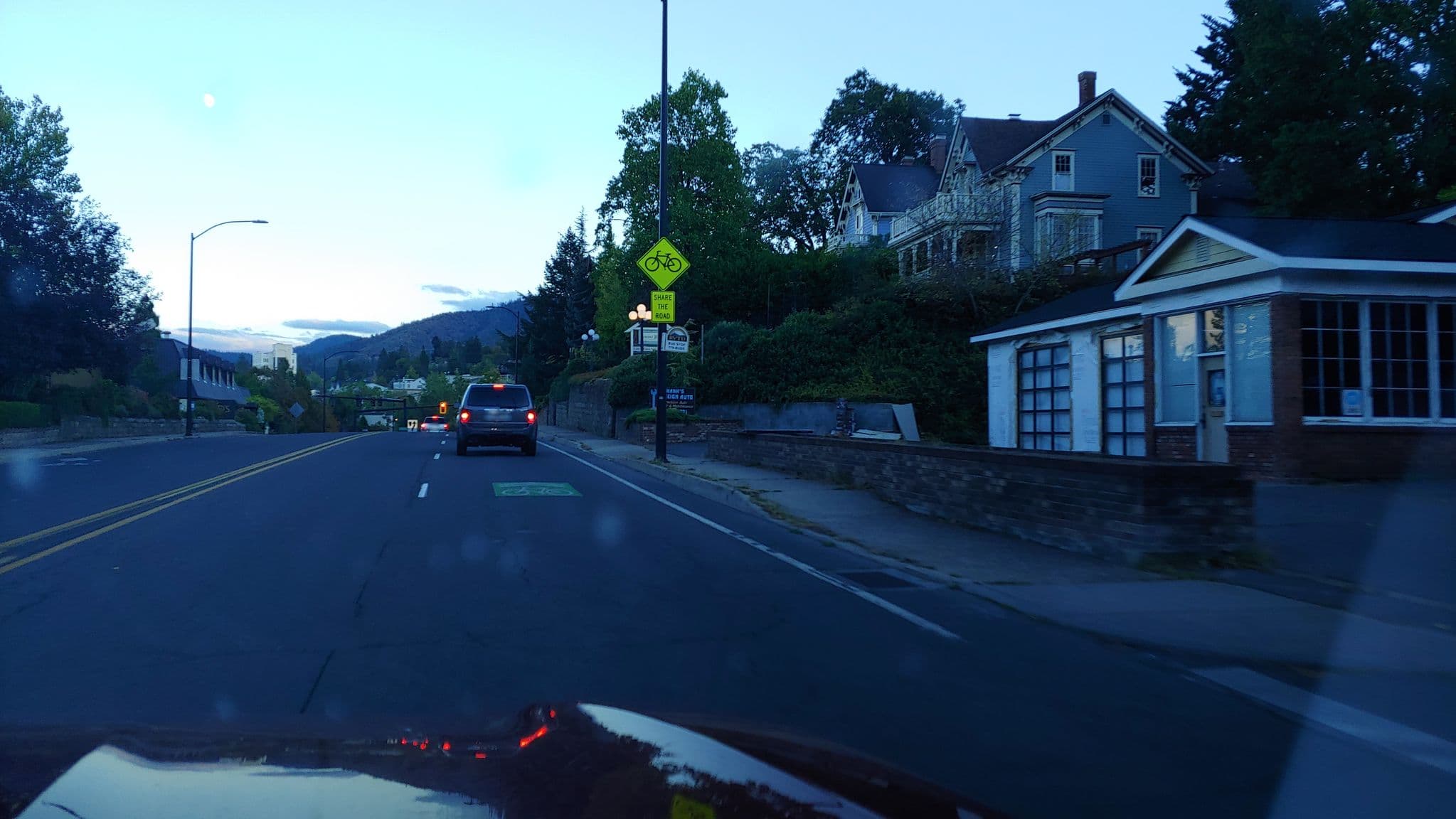 Street view near Ashland Hostel, Talent — © evansiroky (CC BY-SA · Mapillary)