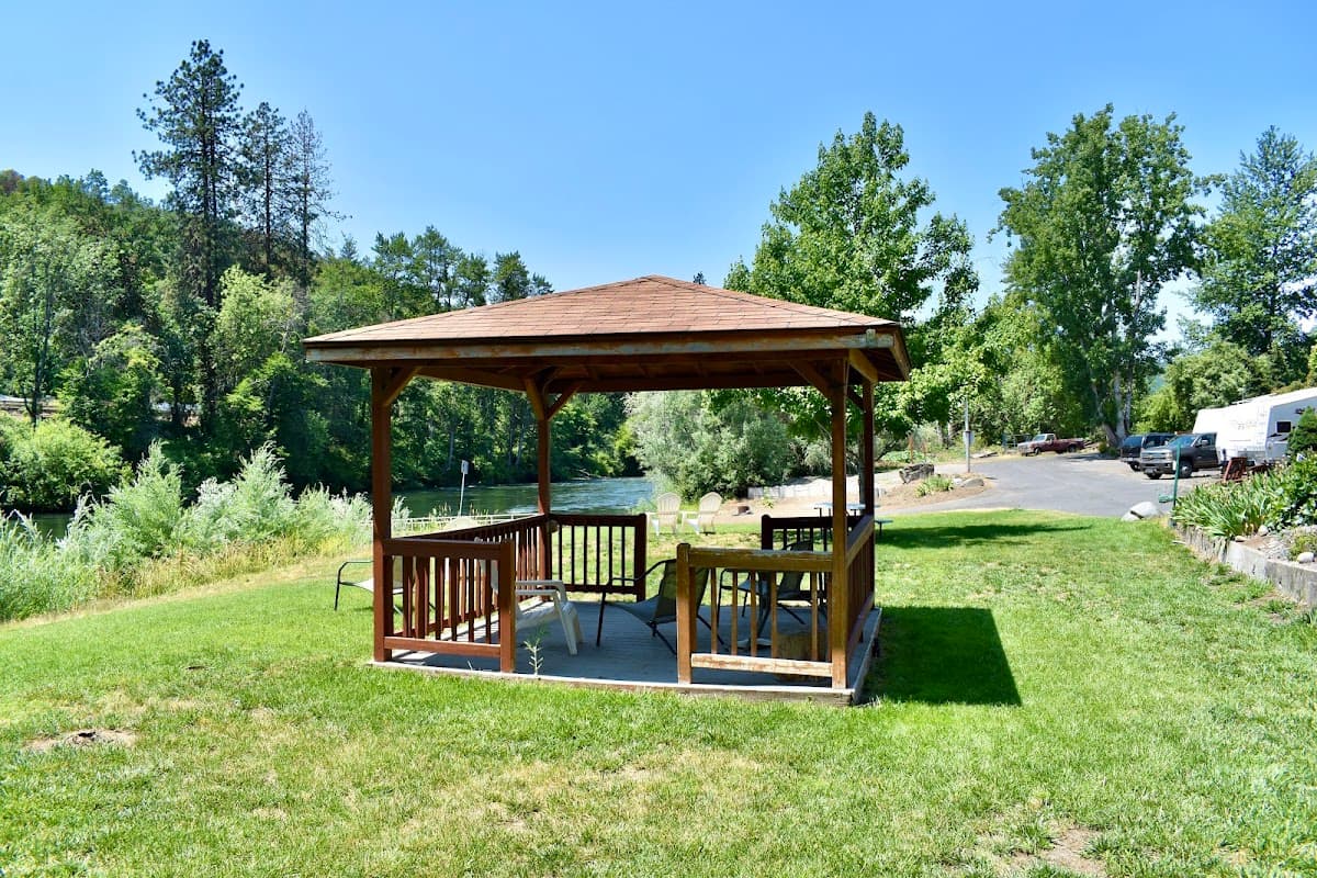 Lazy Acres Motel & RV Park, Caravan Park in Gold Hill